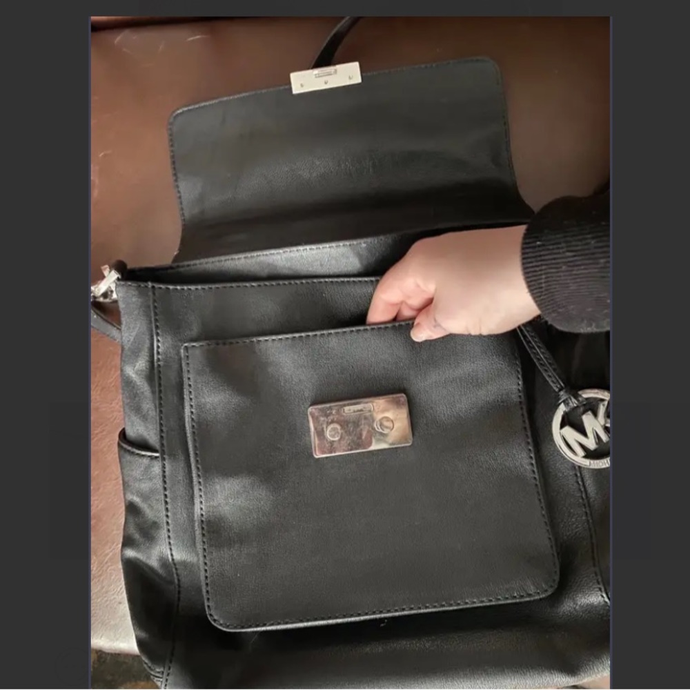 ❤️MICHAEL KORS SOFT BLACK LEATHER  BAG ♥️♥️ - Picture 3 of 12